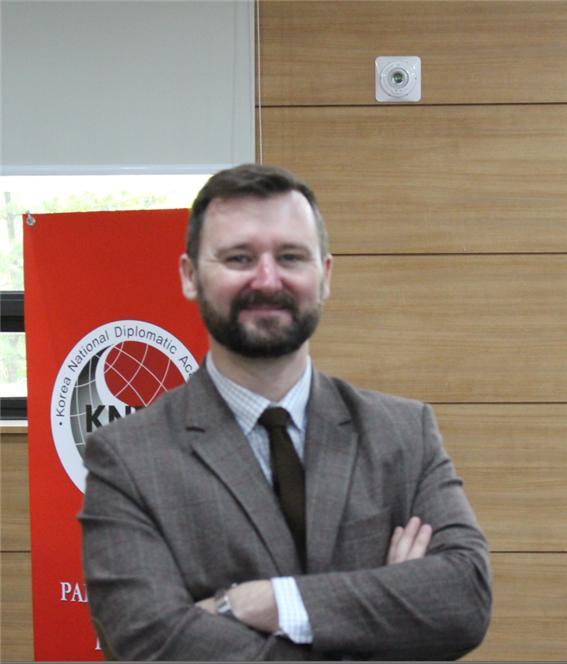 Ian Gareth Robert Jones 프로필 사진